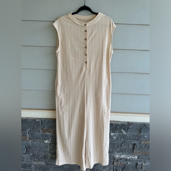 Pants - Sleeveless Cream Top